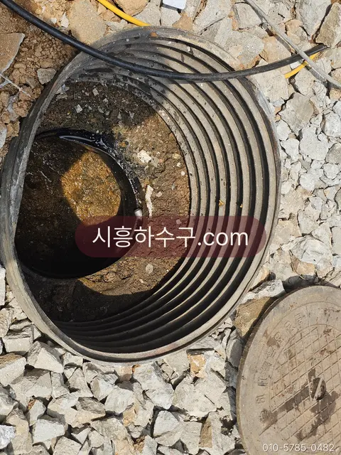 빗물받이 아래 우수관 연결부 점검