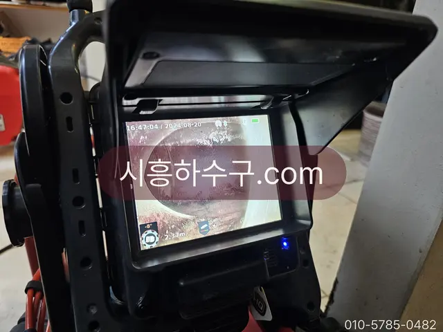 내시경 화면에 잡힌 땅속 배관 이음부 상태